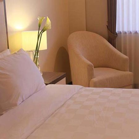 Bella Hotel Surabaya Esterno foto