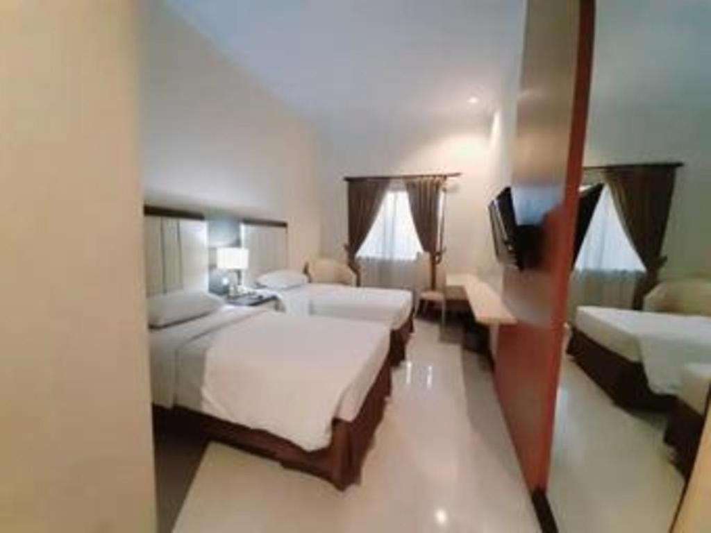 Bella Hotel Surabaya Esterno foto