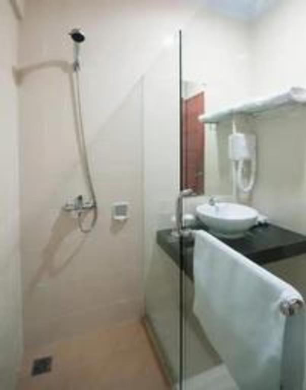 Bella Hotel Surabaya Esterno foto