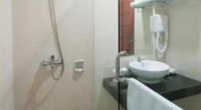 Bella Hotel Surabaya Esterno foto