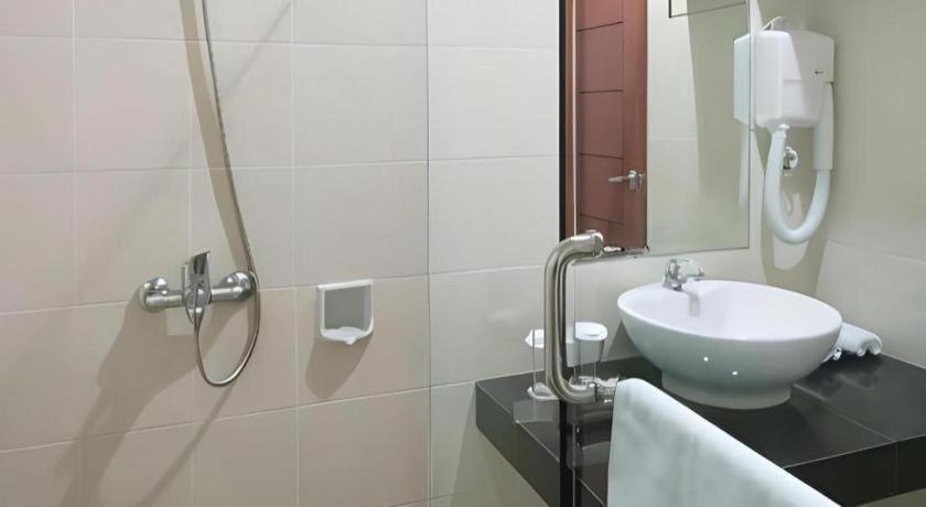 Bella Hotel Surabaya Esterno foto